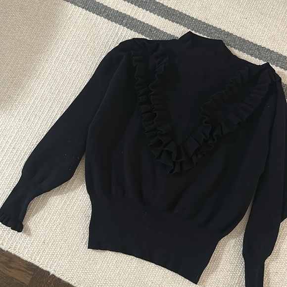 Black ruffle Zara sweater - Picture 1 of 3